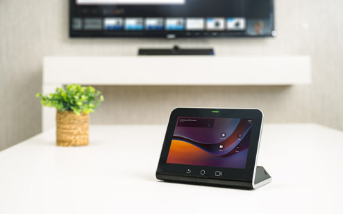 Medium Meeting Room Solutions RXV81 And RX PAD 3